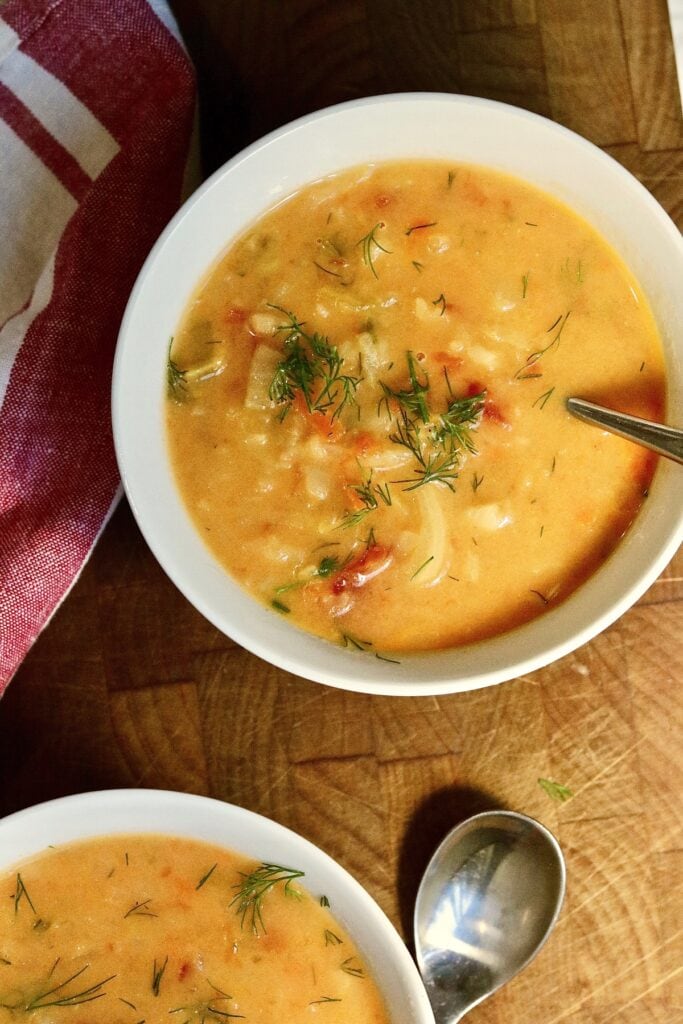 overhead view of doukhobor borscht in a bowl