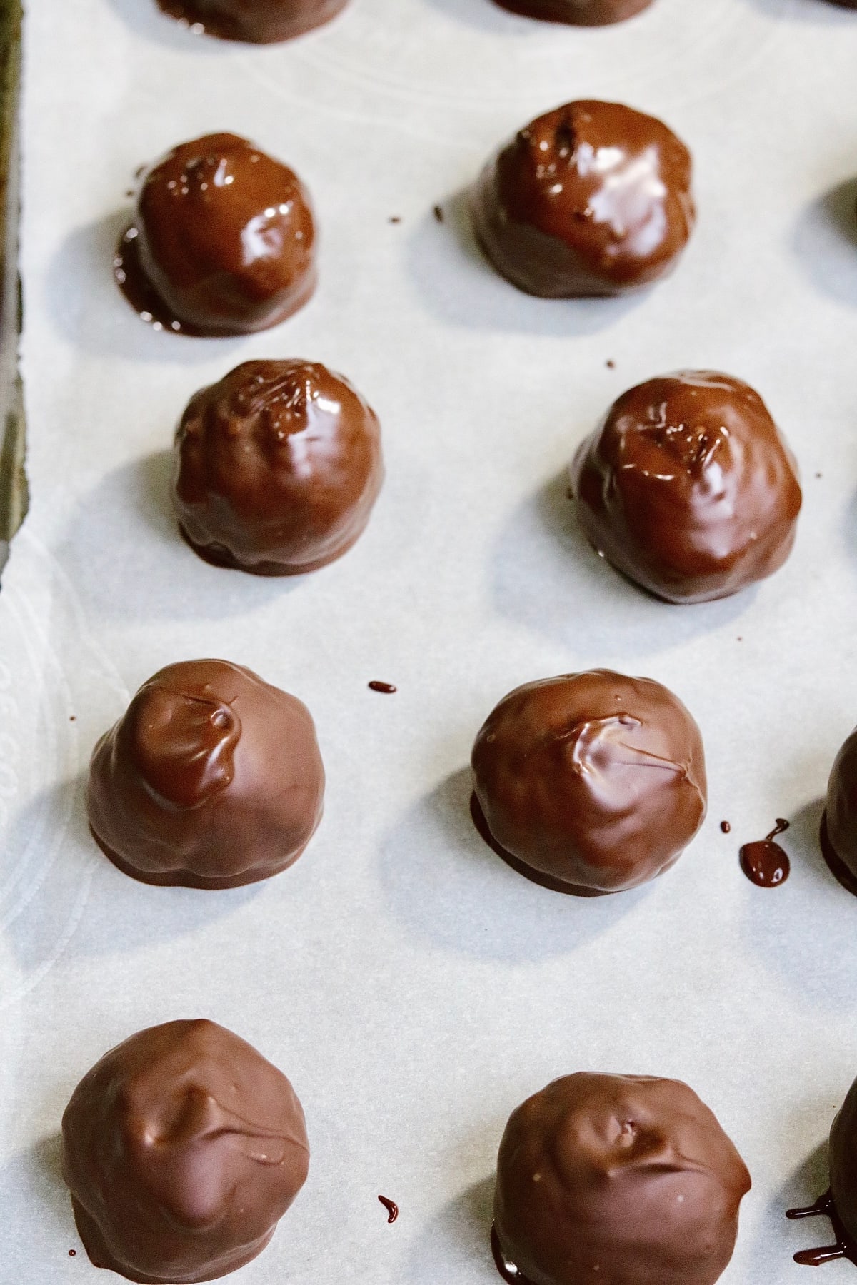 Chocolate Peanut Butter Balls (Buckeyes Recipe) - The Cheeky Chickpea