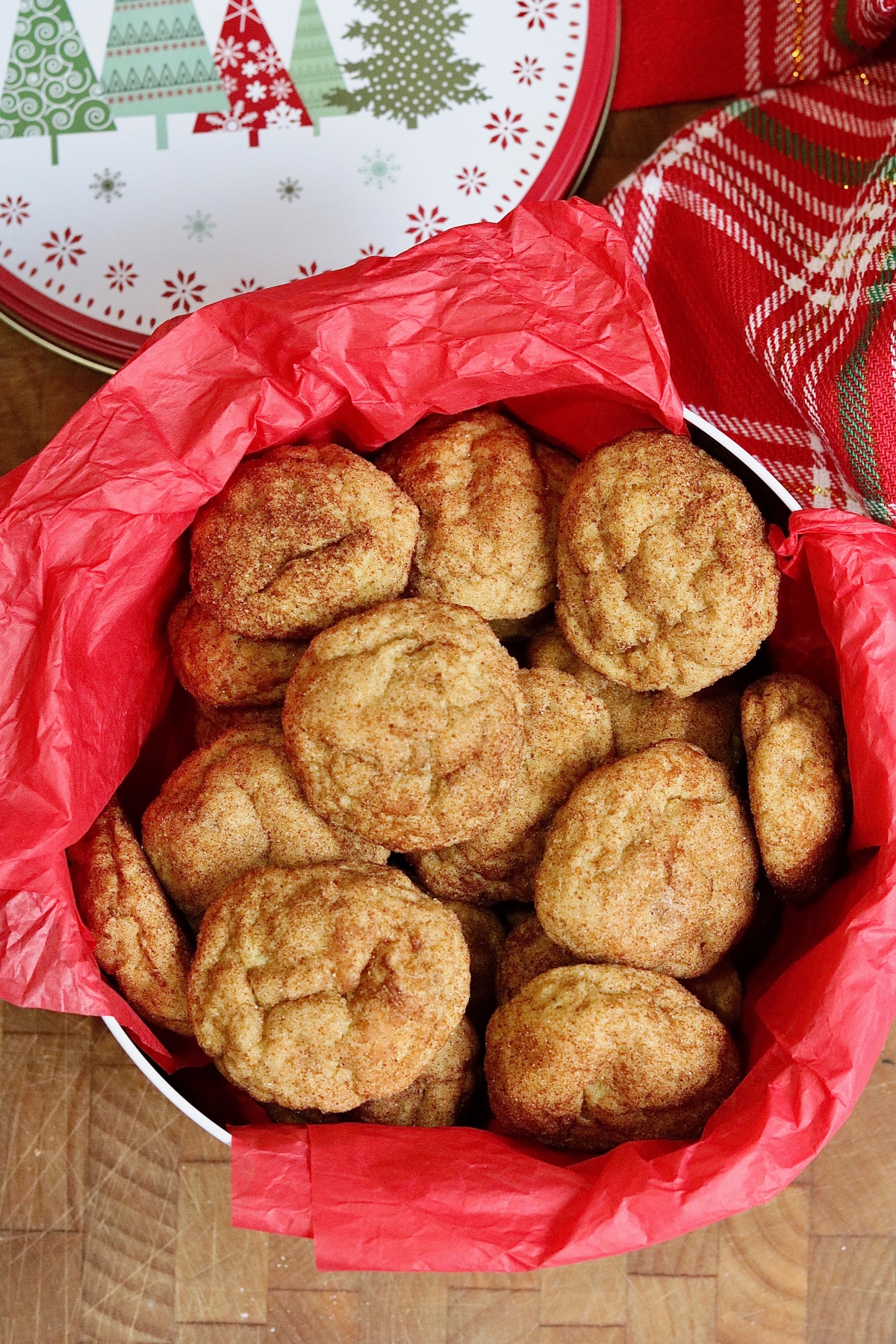 vegan snickerdoodles in a christmas cookie tin