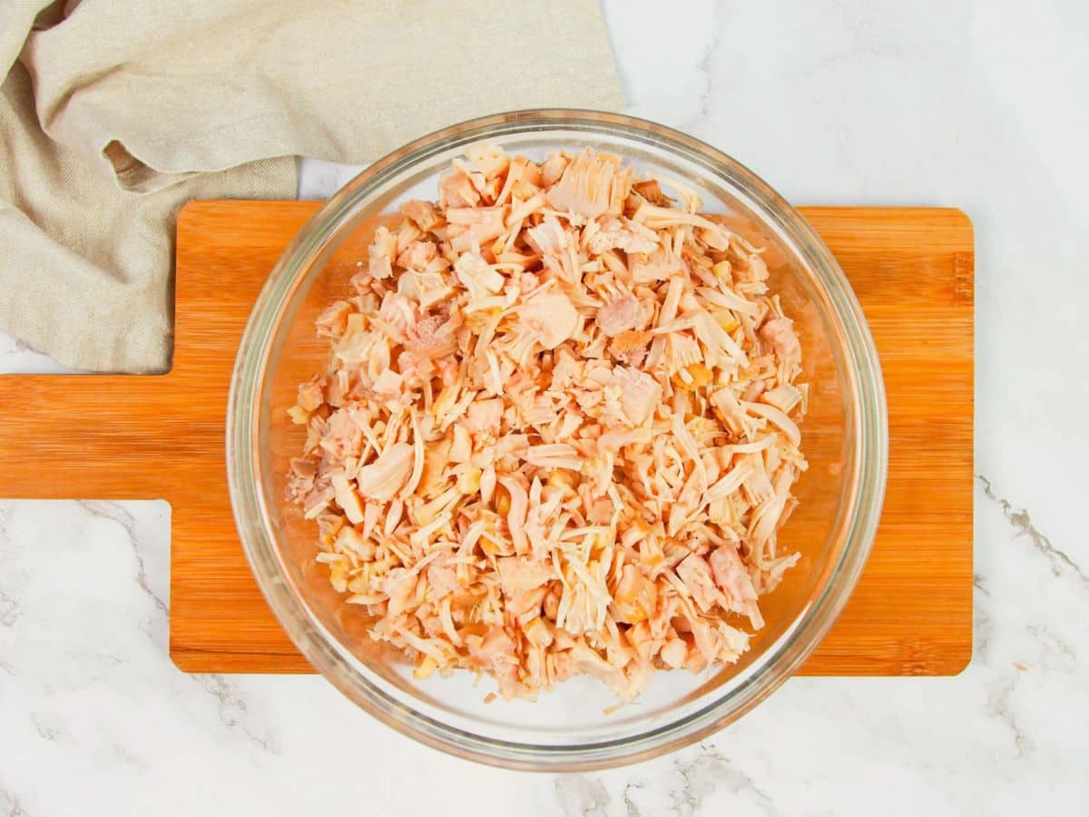 shredded jackfruit in glass bowl