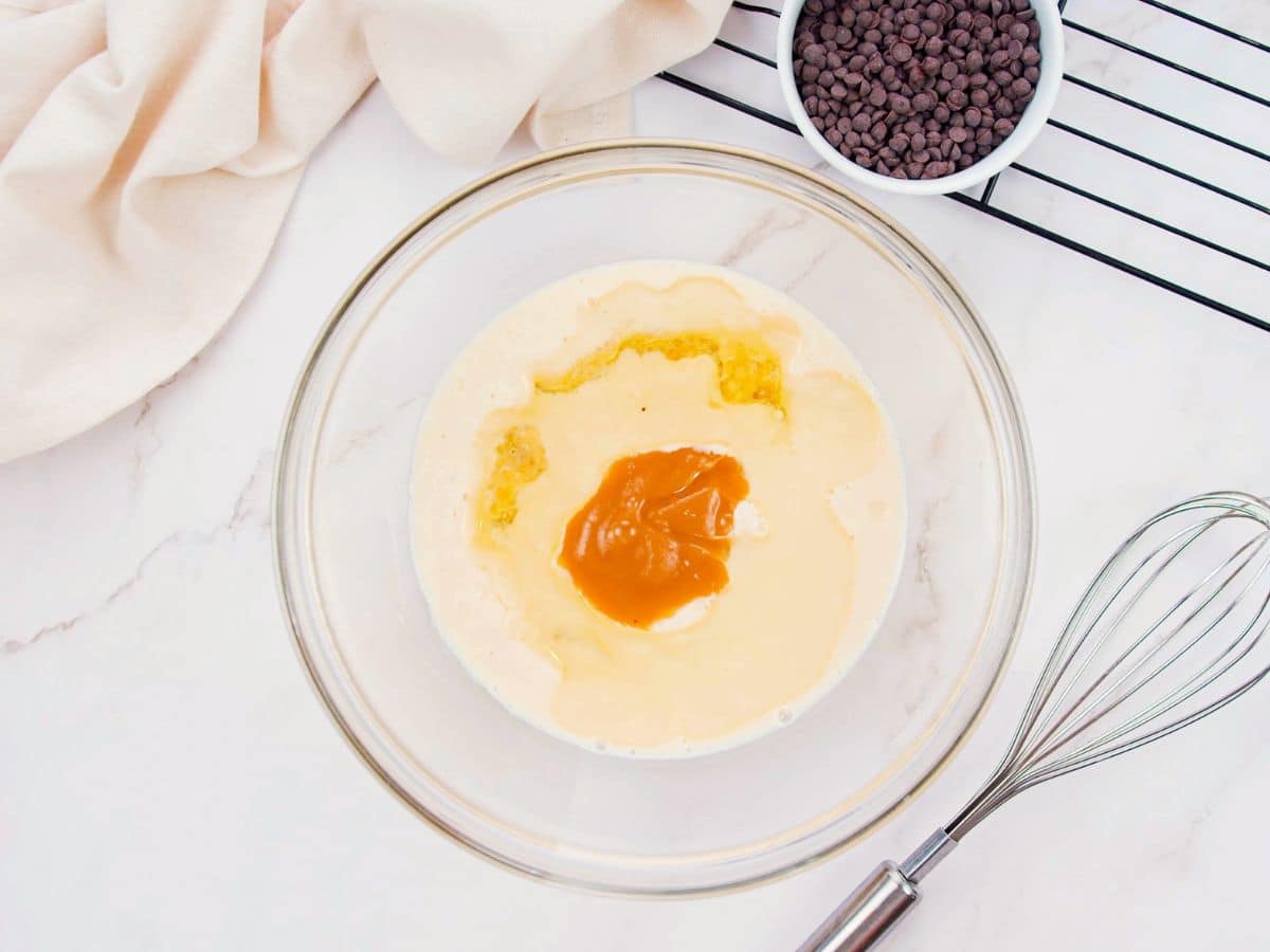 milk and apple puree in glass bowl