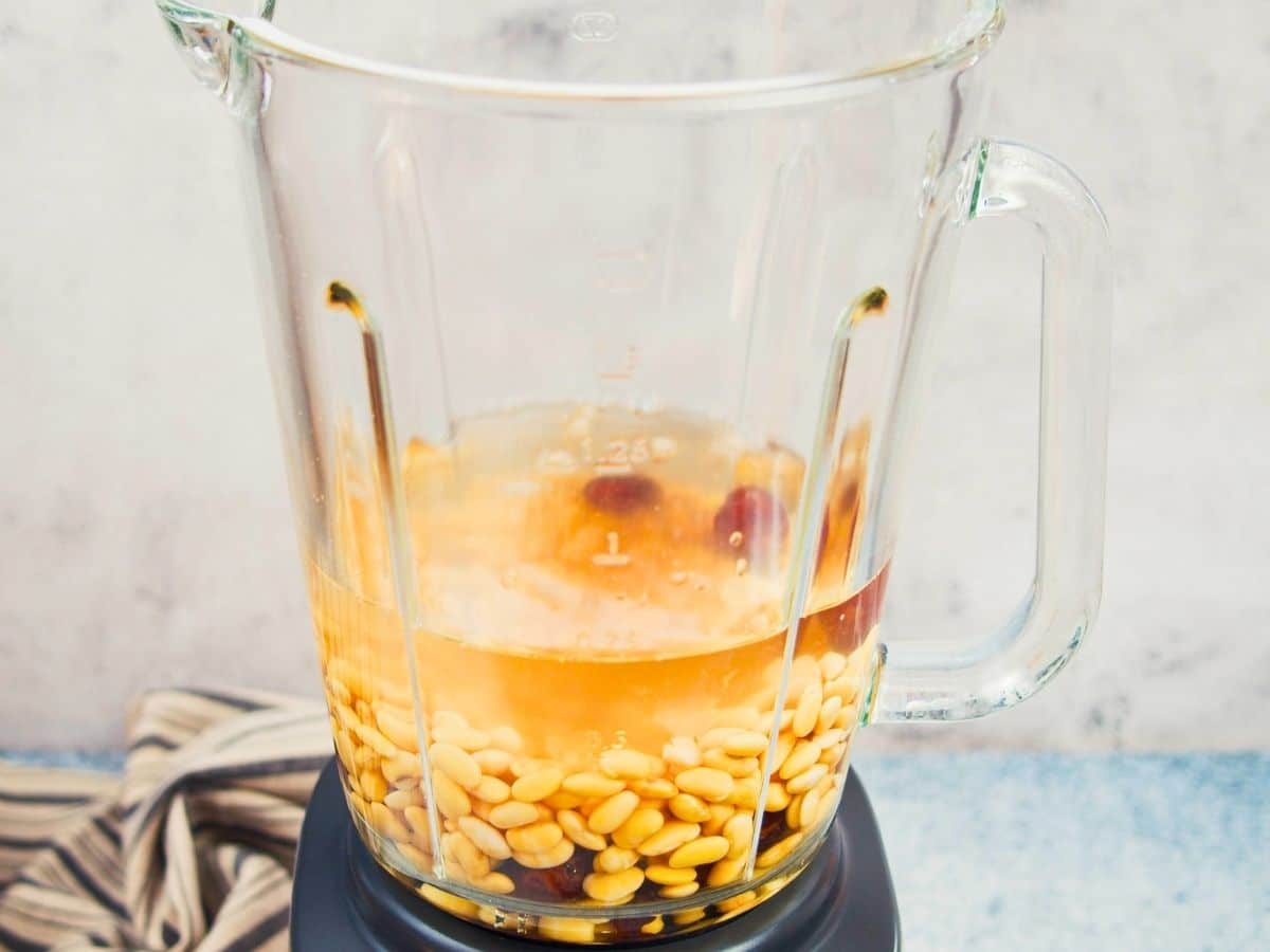 soy beans and dates in blender with water