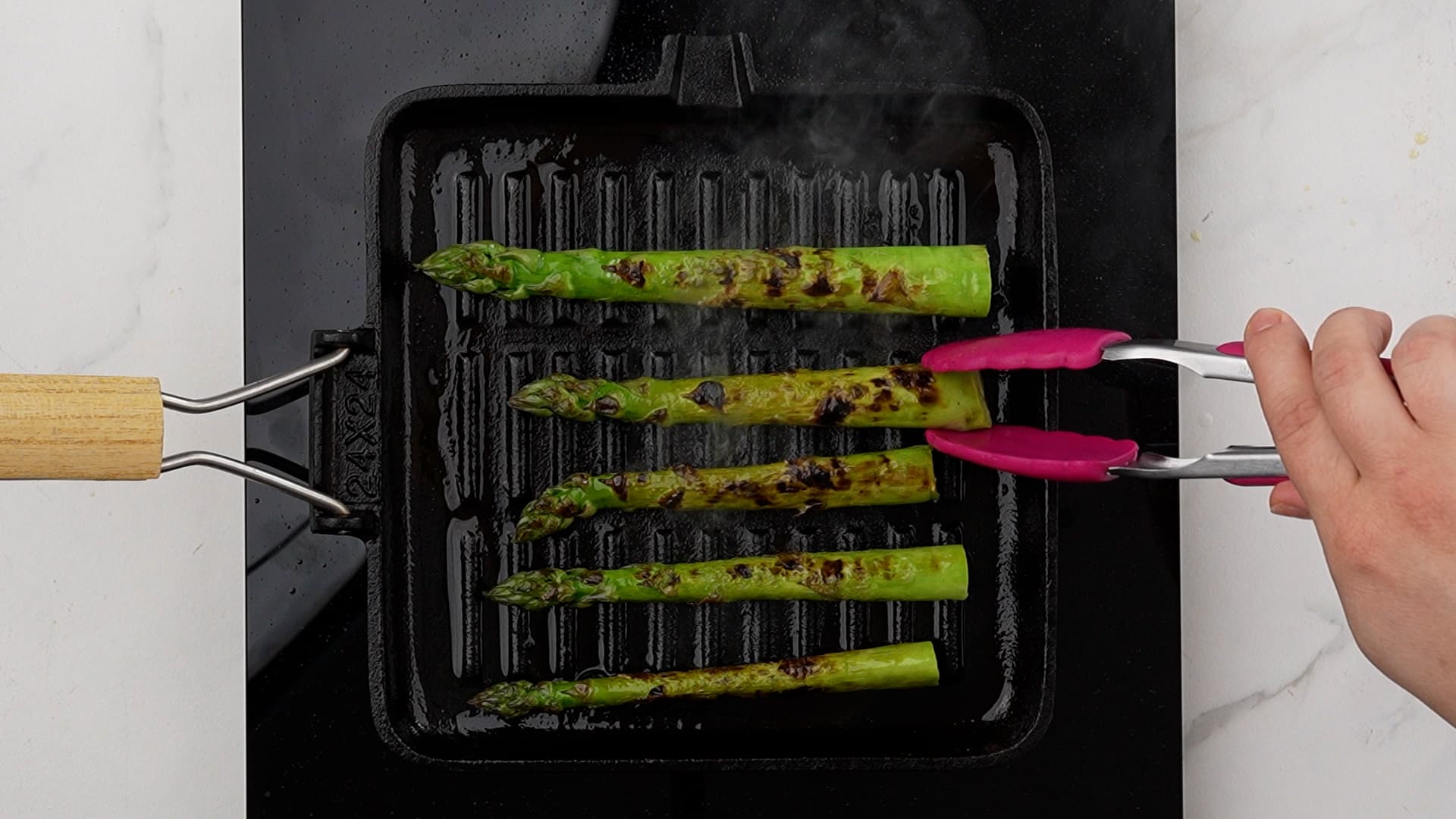 asparagus on grill pan